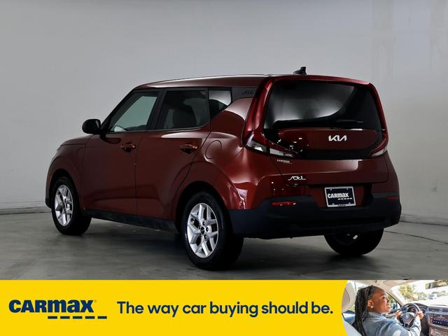 2022 kia soul lx