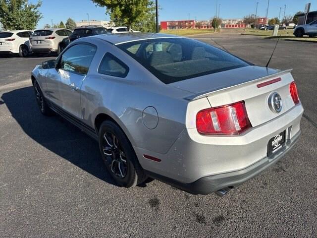 2011 ford mustang v6