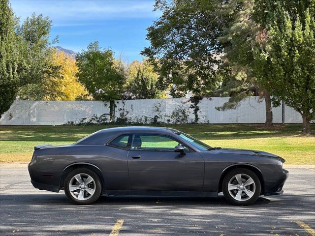 2017 dodge challenger sxt