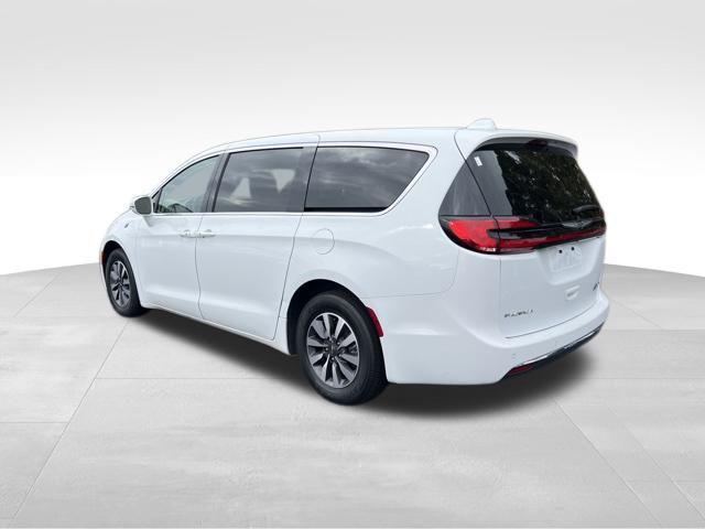 2022 chrysler pacifica hybrid touring l