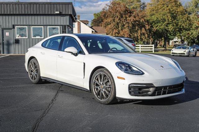 2022 porsche panamera base