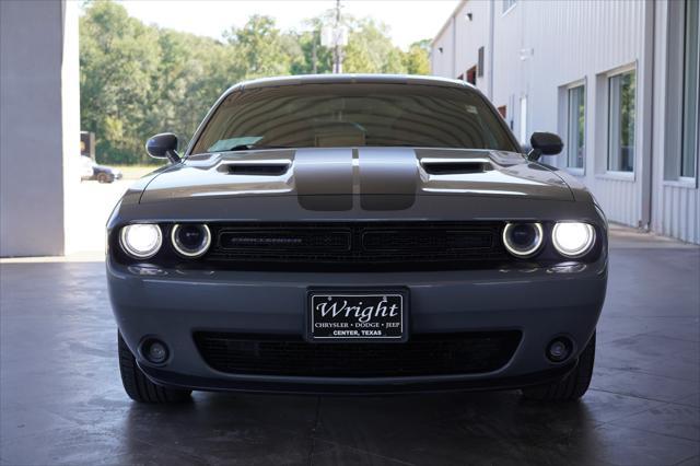 2017 dodge challenger sxt plus