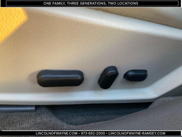 2012 lincoln mkz base