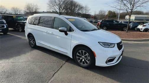 2023 chrysler pacifica l in janesville, wisconsin