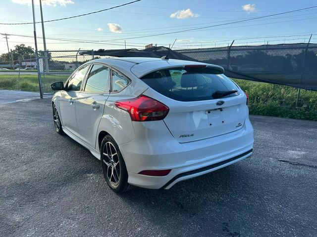 2016 ford focus se