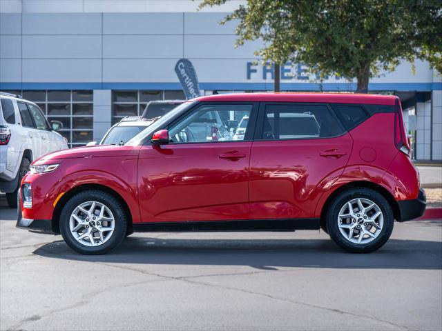 2022 kia soul lx