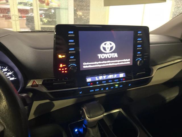 2022 toyota sienna xle 8 passenger