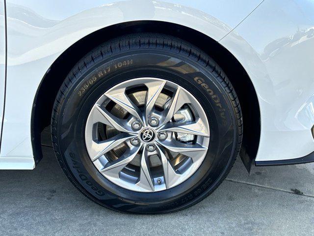 2022 toyota sienna le