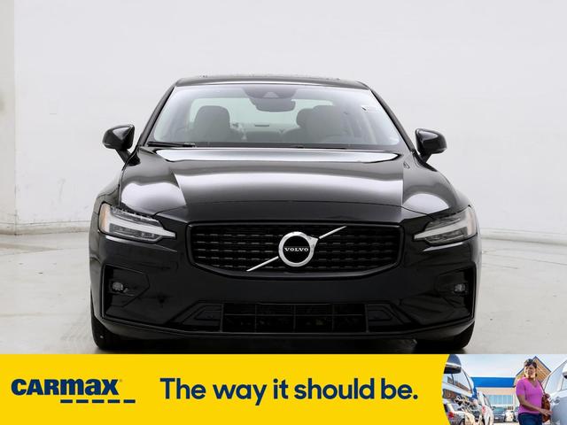 2022 volvo s60 b5 momentum