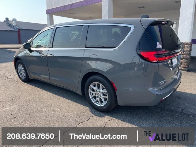 2023 chrysler pacifica touring-l