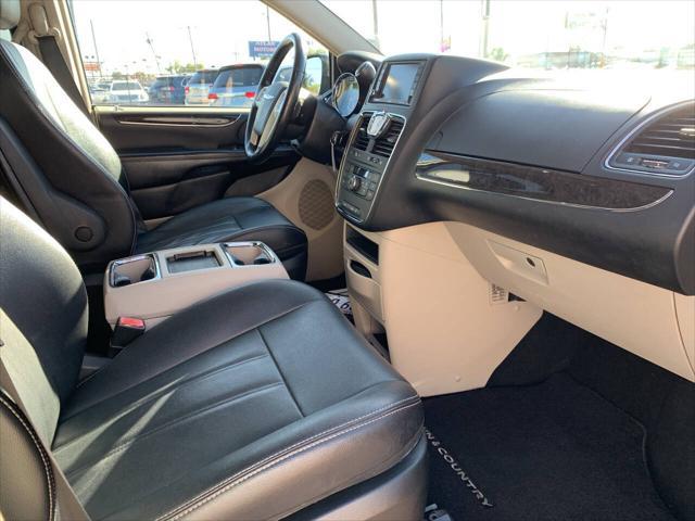 2016 chrysler town & country touring