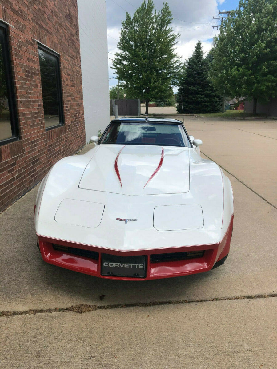 1980 red/white corvette