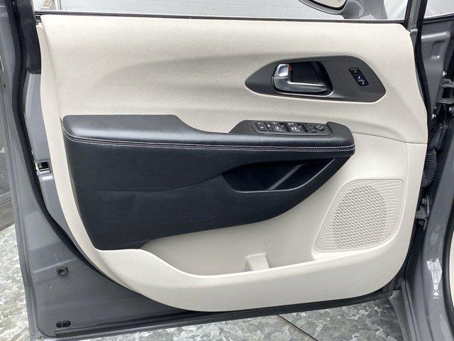 2022 chrysler pacifica touring-l