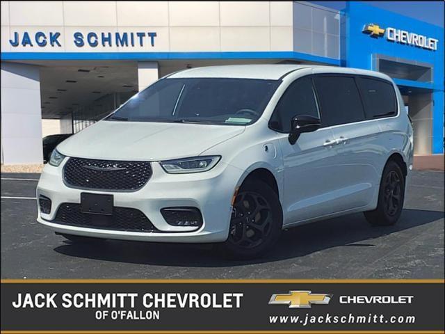 2024 chrysler pacifica hybrid select