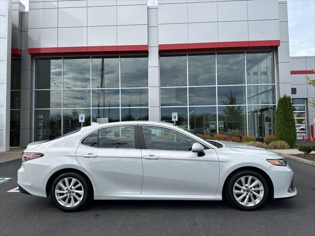 2022 toyota camry le