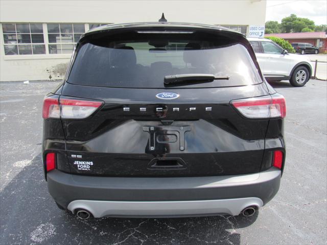 2022 ford escape se