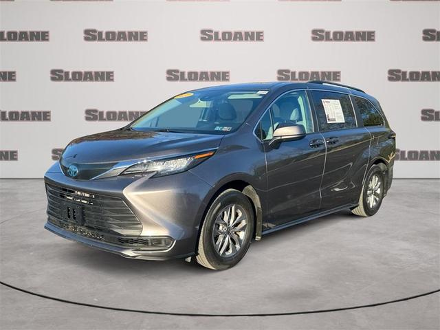 2022 toyota sienna le