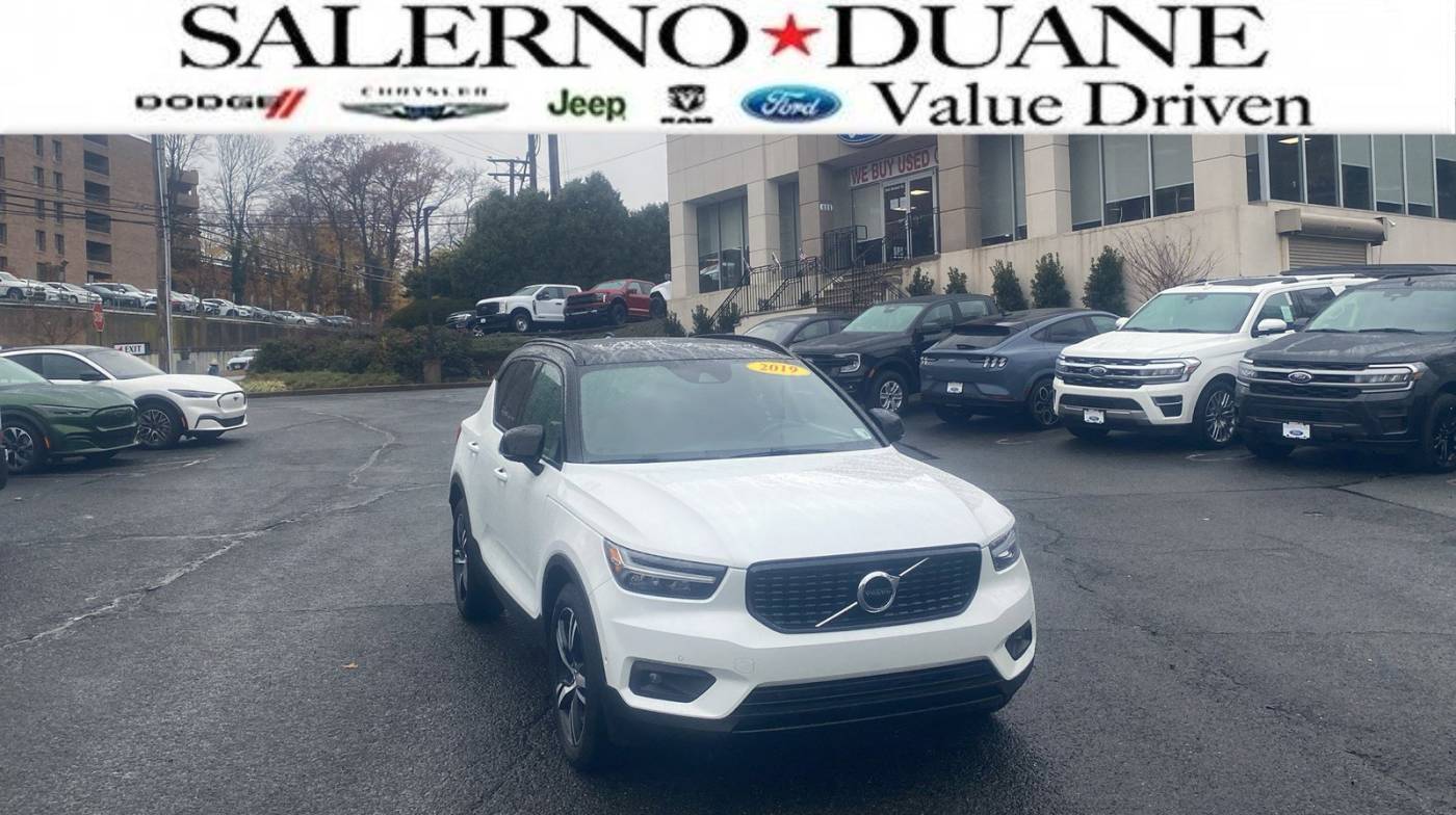 2019 volvo xc40 t4 r-design