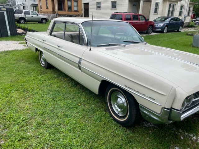 1962 oldsmobile dynamic 88 sedan white rwd automatic dynamic 88 holiday