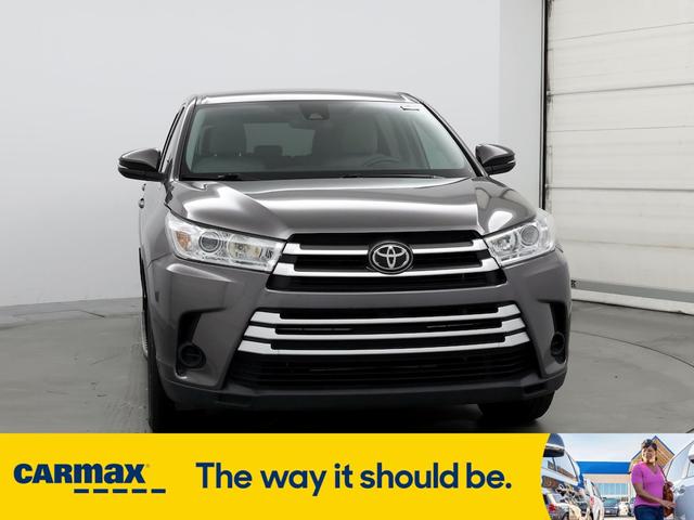 2019 toyota highlander le