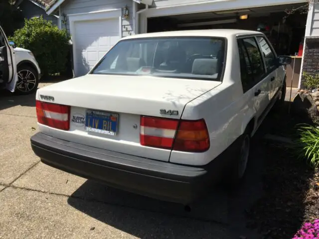 1993 volvo 940 base sedan 4-door 2.3l