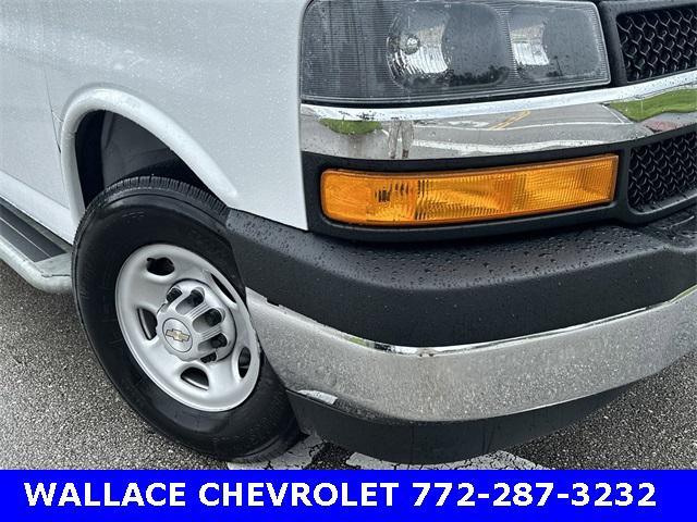 2022 chevrolet express 2500 rwd 2500 regular wheelbase wt
