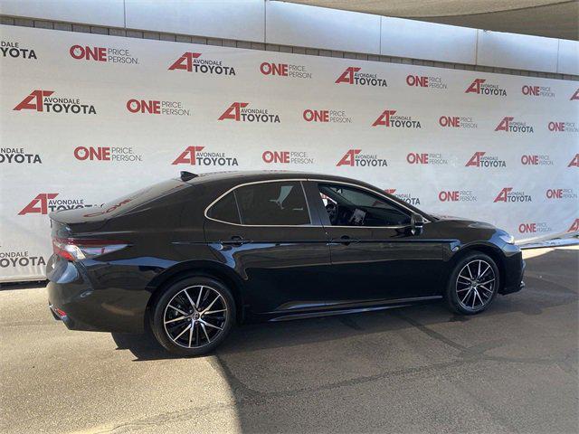 2024 toyota camry hybrid se
