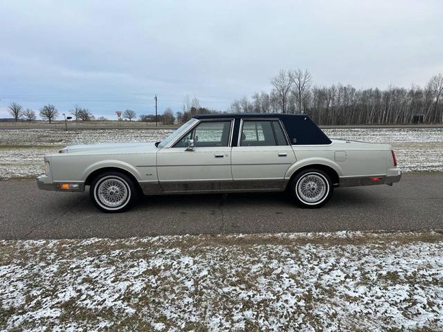1988 lincoln town car signature