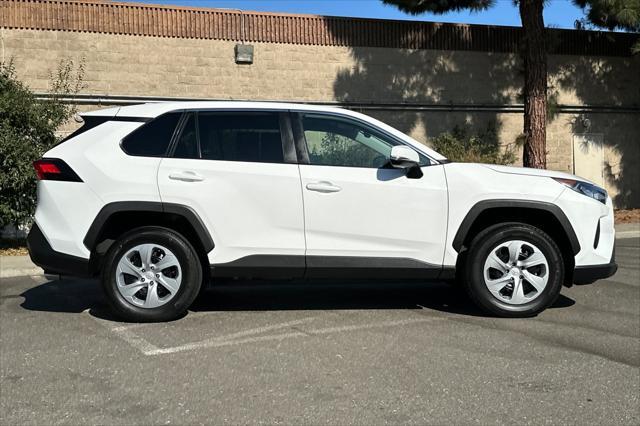 2022 toyota rav4 le