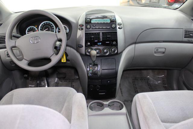 2009 toyota sienna ce