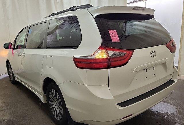 2020 toyota sienna xle