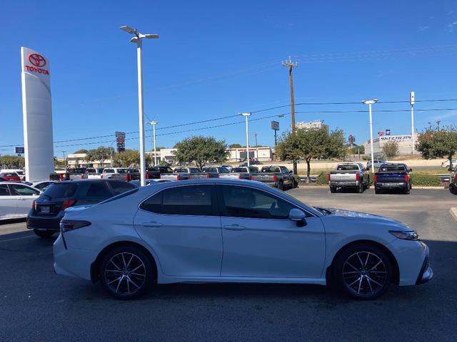 2023 toyota camry se
