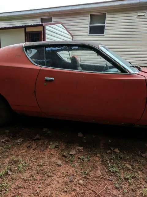 1972 dodge charger, hide away head lights. strong engine and transmission