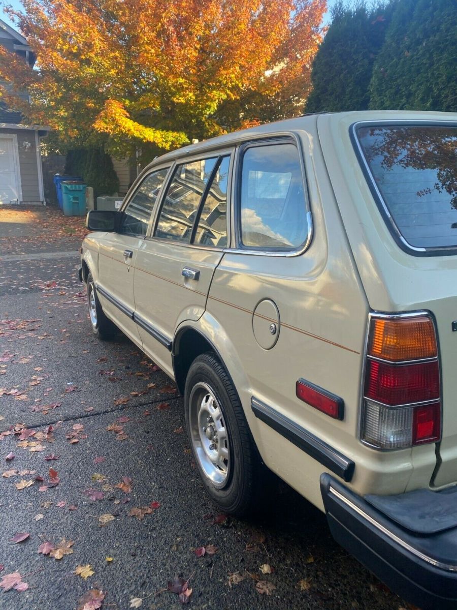 1983 honda civic deluxe 4-door wagon 5-speed