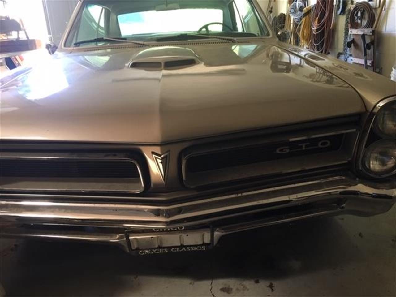 pontiac gto chanpagne/gold
