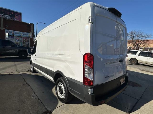 2023 ford transit-250 base