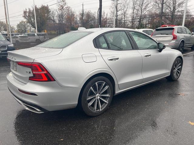 2022 volvo s60 b5 momentum