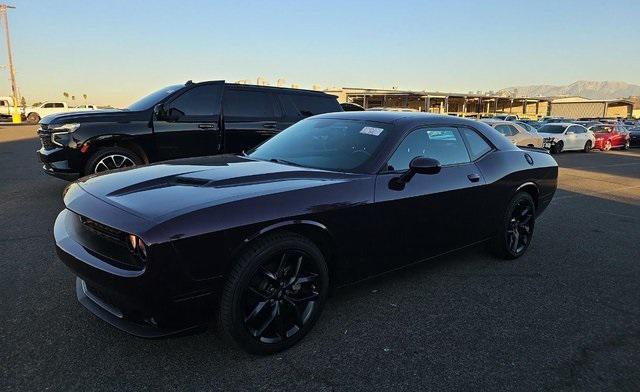 2022 dodge challenger sxt
