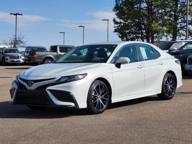 2022 toyota camry se