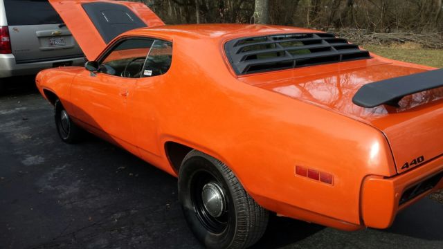 1971 440 satellite center console car runs good