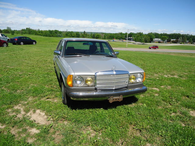1983 mercedes-benz 240d base sedan 4-door 2.4l no reserve