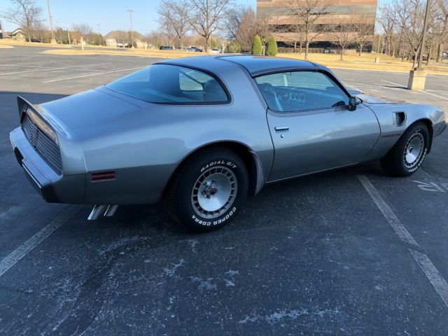 1979 pontiac firebird trans am coupe 2-door 400 manual 6.6l silver gray leather