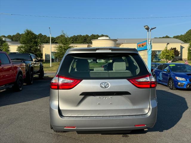 2018 toyota sienna l