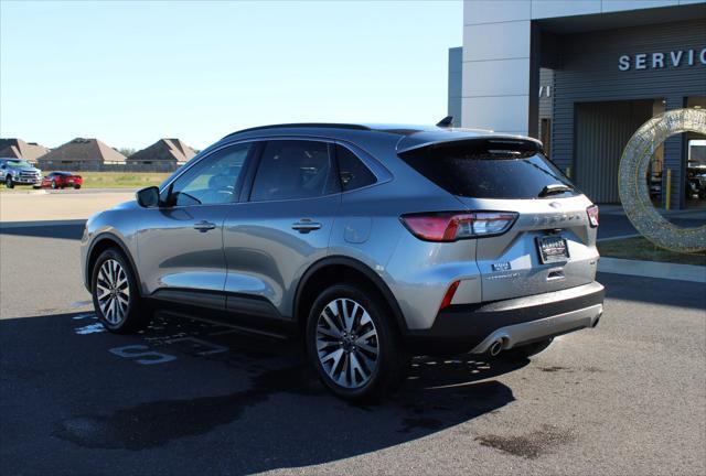 2022 ford escape titanium