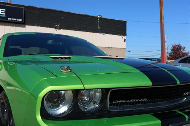2011 dodge challenger srt8