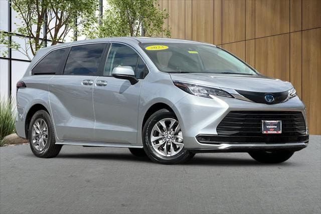 2023 toyota sienna le