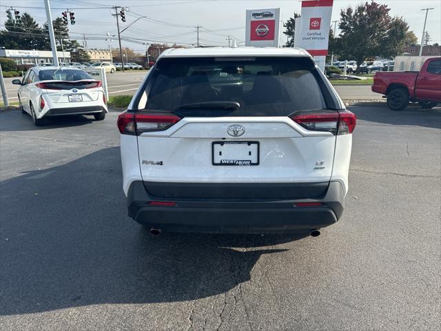 2022 toyota rav4 le
