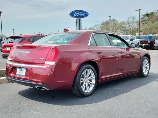 2020 chrysler 300 in saint louis, missouri