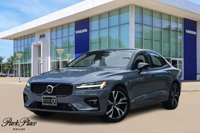 2024 volvo s60 b5 plus dark theme