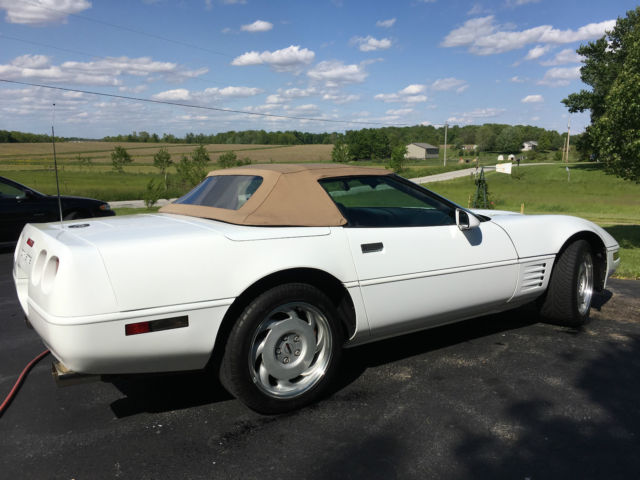 c4 1992 chevrolet corvette base convertible 2-door 5.7l